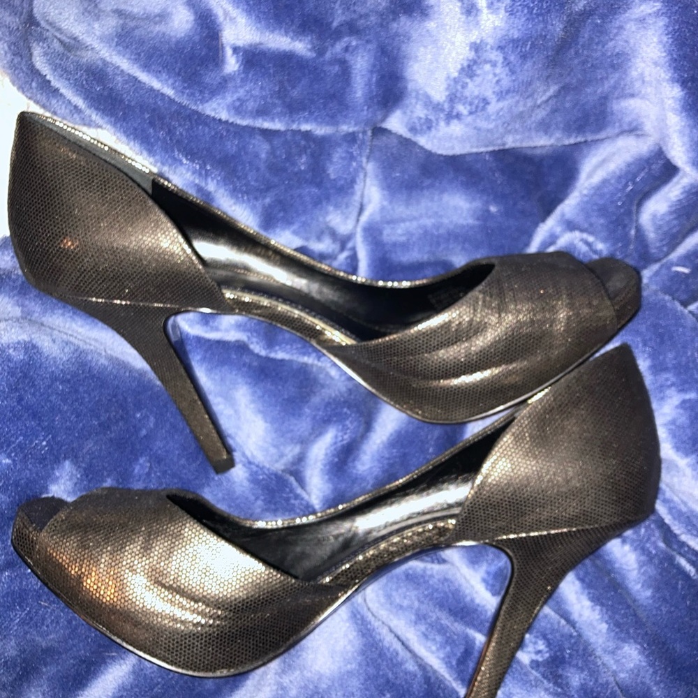 Jessica Simpson Size 9.5B/39.5 - Metallic Gold Peep Toe Heels - Picture 2 of 6